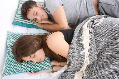 情侣_睡觉_床_特写_美女_年轻_室内_图片大全—全景创意图库(quanjing