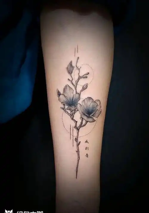 花纹身图片_手臂清新纹身图案