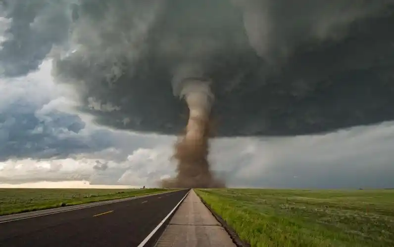 龙卷风过境