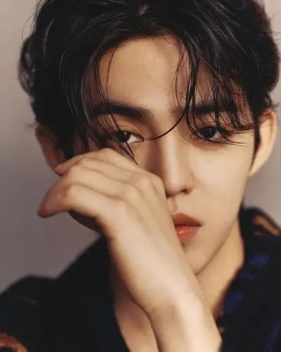 uu们给我推荐一个双眼皮厚唇帅哥好吗0606