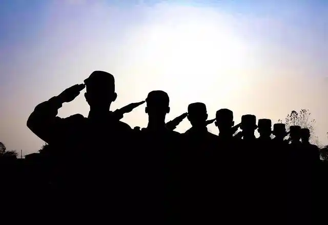 军人挺拔军姿背后的坚持我想我永远无法明白如果没有来当兵(张张都