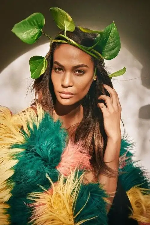 joan smalls becomes the first model of color to co 时尚圈 展示