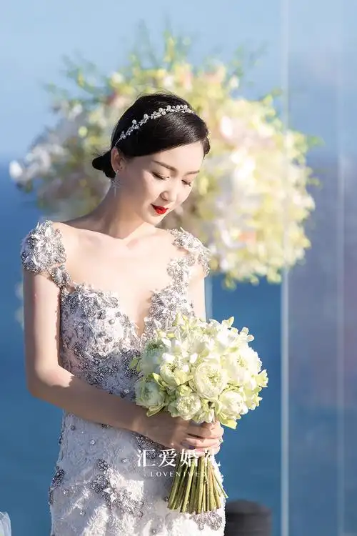 姑娘你捧花的样子真好看新娘手捧摆拍攻略