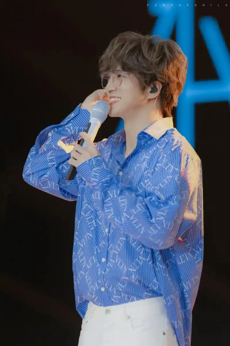 创作灵感 #薛之谦壁纸  #帅哥分享 相册里一些超爱的薛之 - 抖音