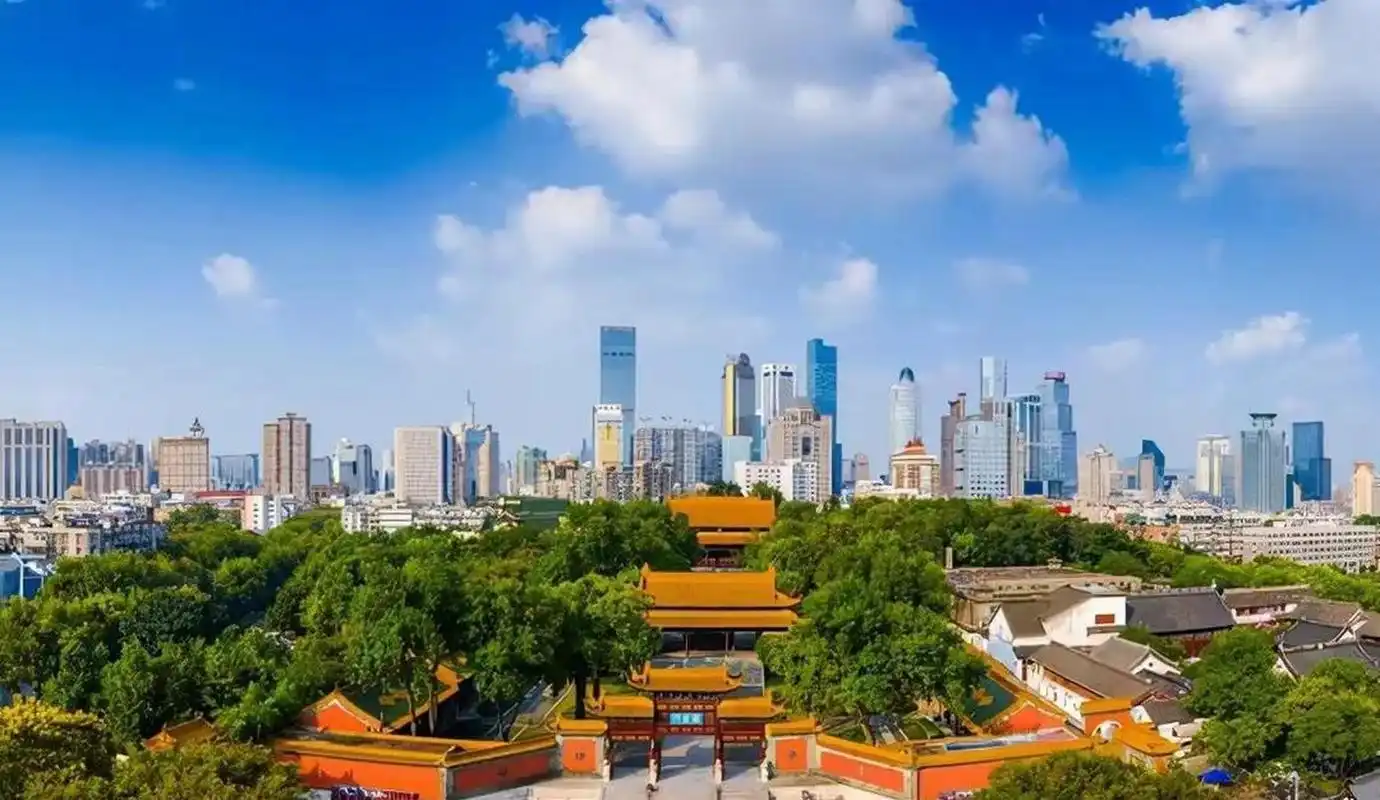 说实话,对现在的南京挺失望的,要知道它可是六朝古都,做过民国首都和