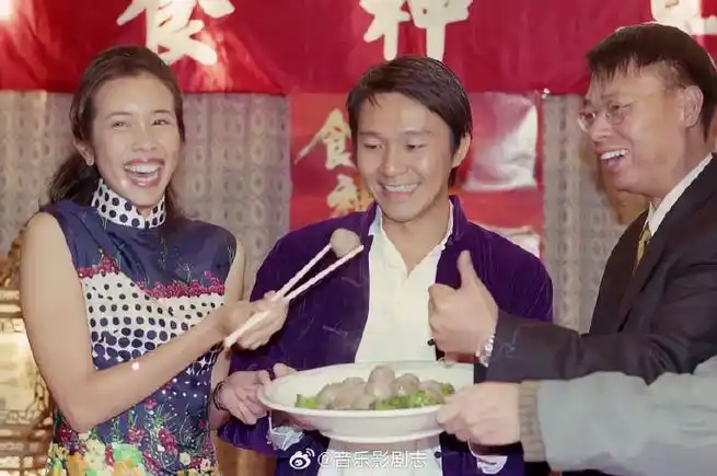 周星驰电影食神定档#由周星驰,李力持执导,周星驰,莫文蔚,薛佳噜