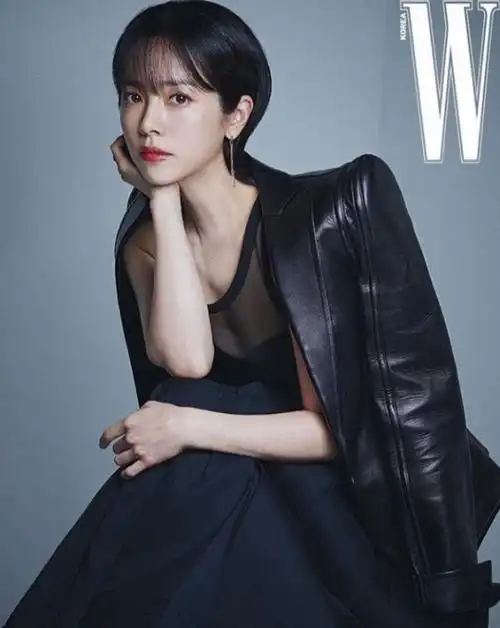 韩女演员韩志旼晒照秀全新短发造型 薄纱小秀诱人深v