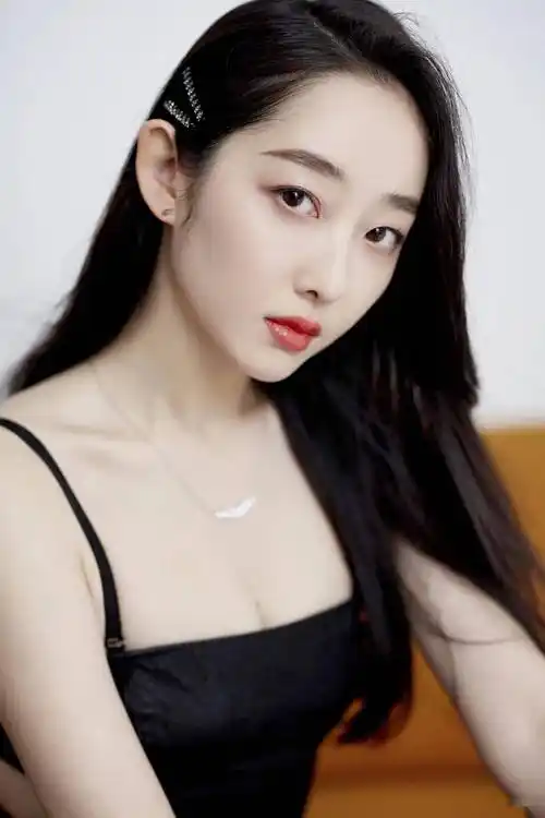 蒋梦婕:从林黛玉到性感女神的华丽转身,这组写真让人心动不已