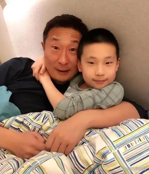 林永健晒儿子近况,13岁大竣接受英文采访,全程对答如流好优秀