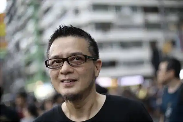 香港廉政公署起诉歌手黄耀明等人涉嫌在立法会补选中舞弊