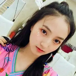 牛欣欣生活照曝光少女感十足