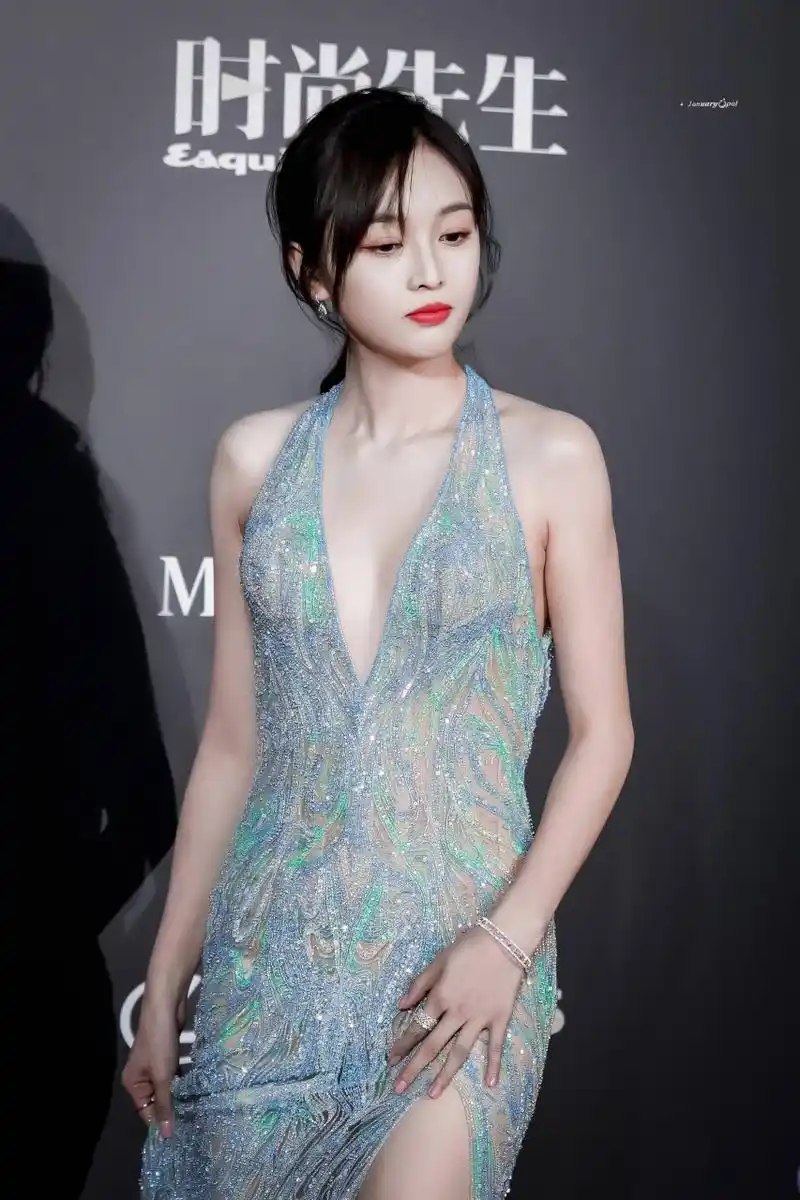 吴宣仪美的像人鱼公主