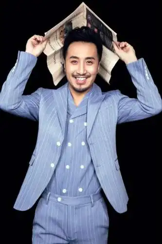 游泳先生热播演员王翀实力演绎人如其名八卦记者