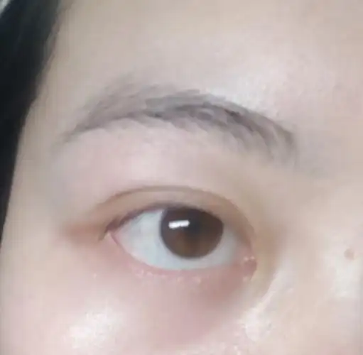 我三白眼好凶.请问各位是啥颜色呢?实际上阳光下浅很多