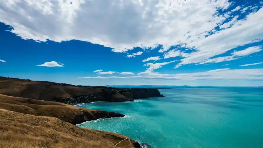 英国斯卡布罗蓝天风景桌面壁纸