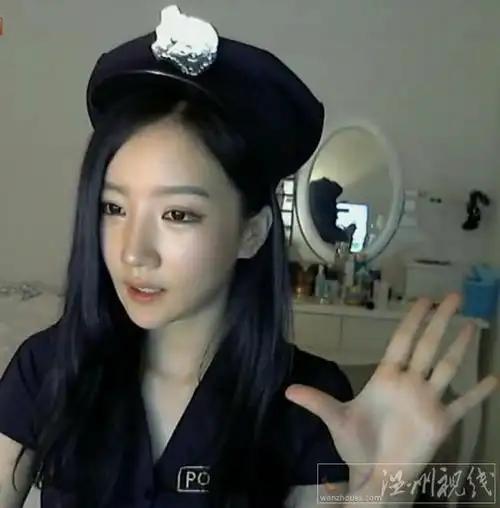 韩国美女主播朴妮唛扮女警 朴妮唛看起来不像女主播那视频哎哟(9)