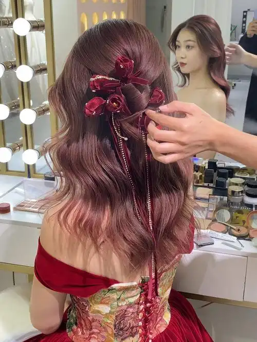 简单易学的敬酒服发型