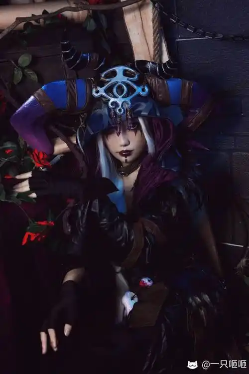 第五人格祭司摩根勒菲cos正片