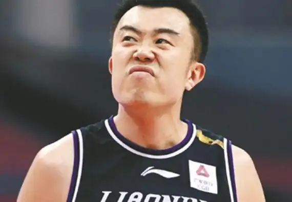 杨鸣将900万拿下"魔兽"周琦!韩德君:说好的替补呢