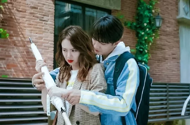 另有新欢?戚哥换情侣头像引网友热议:26岁小鲜肉承受得住么