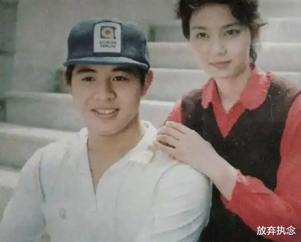 李连杰和黄秋燕的那些事儿还有鲍方的儿女并不比自己的老爸逊色的那些
