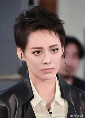 有种"冻龄"叫宁静的短发,染发后分分钟女团范儿!48岁还这么潮