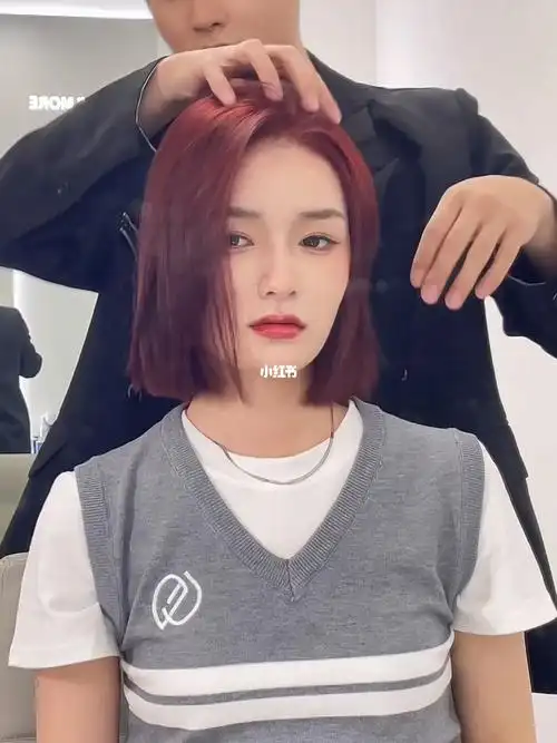 搭配树莓红树莓红-- 眼就让人怦然心动的颜色它跟酒红色神似但它比酒