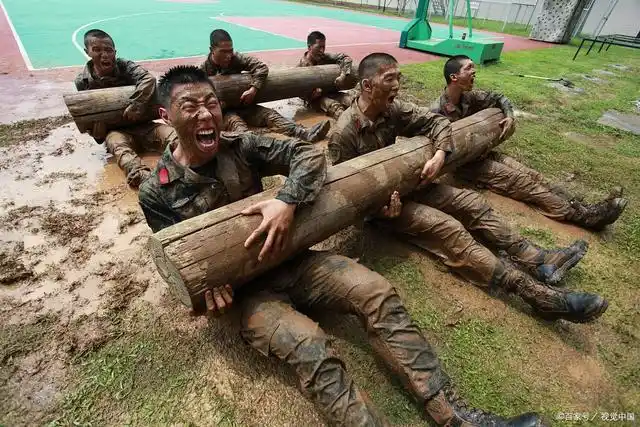 在艰苦地区当兵,该选择转业还是复员?老王对这个问题很纠结!