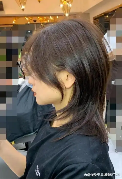 狼人鲻鱼头,甜又酷,这款发型特别流行,非常适合有个性的女生和男生.