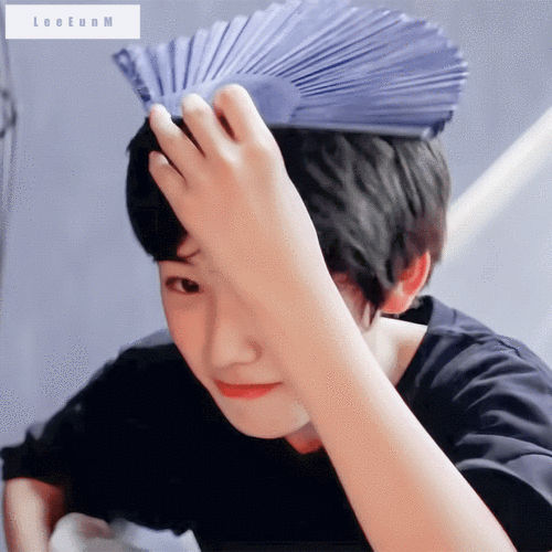 5月22日 21:41   关注  gif 动图 宋亚轩 评论 收藏