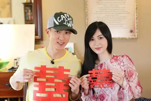 吴尊晒出了自己与妻子林丽吟在综艺节目《婚前21天》中补办婚礼的照片