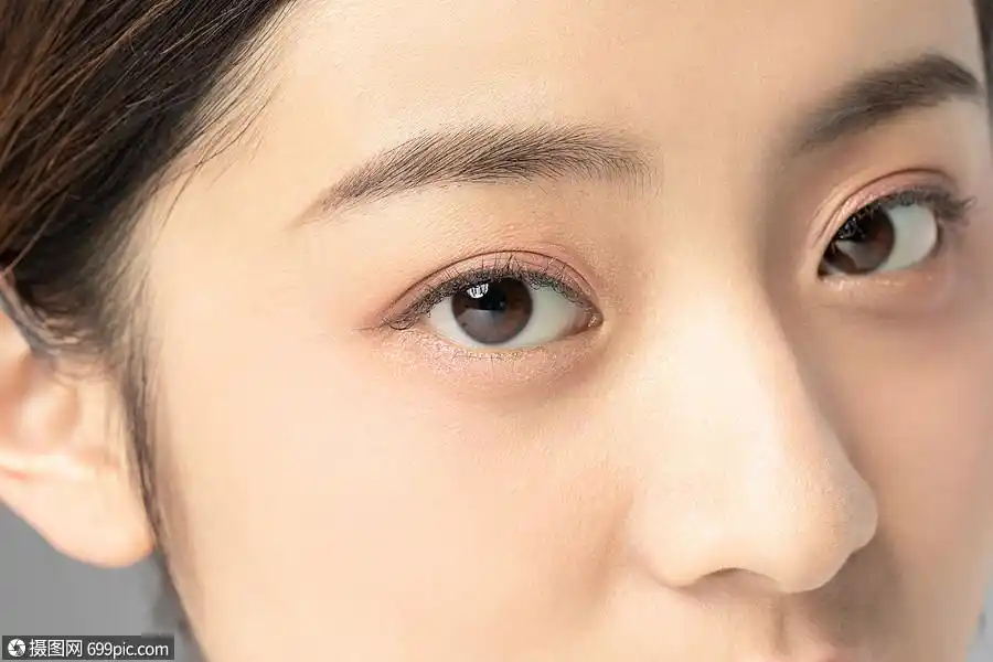 女性面部眼睛细节特写
