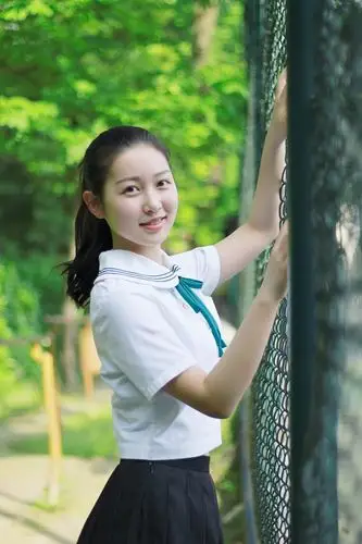 清纯素颜学生妹制服短裙甜美写真图片