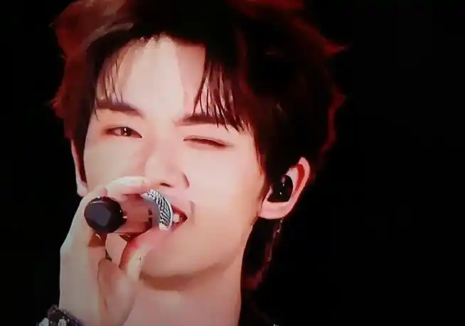 丁程鑫演唱会wink##丁程鑫演唱会大屏生图