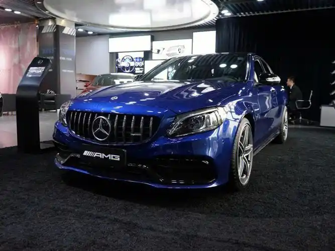 奔驰c63amg宝石蓝现车优惠3万