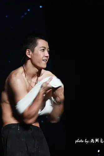 王栎鑫vee live 演唱会 - 飞翔鸟 - 飞翔鸟