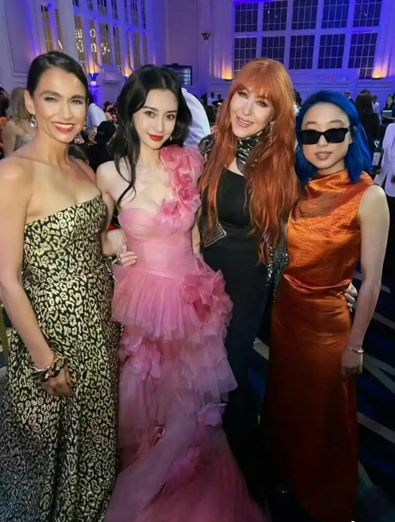 易洋千玺谷爱凌angelababy合照# 易烊千玺,angelababy,谷爱凌合照,易