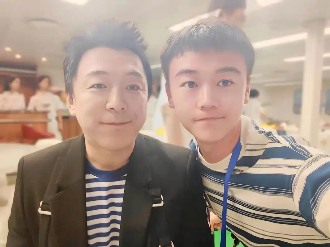 明星合影 #黄渤 #李幼斌 #李云龙 #杜江 - 抖音