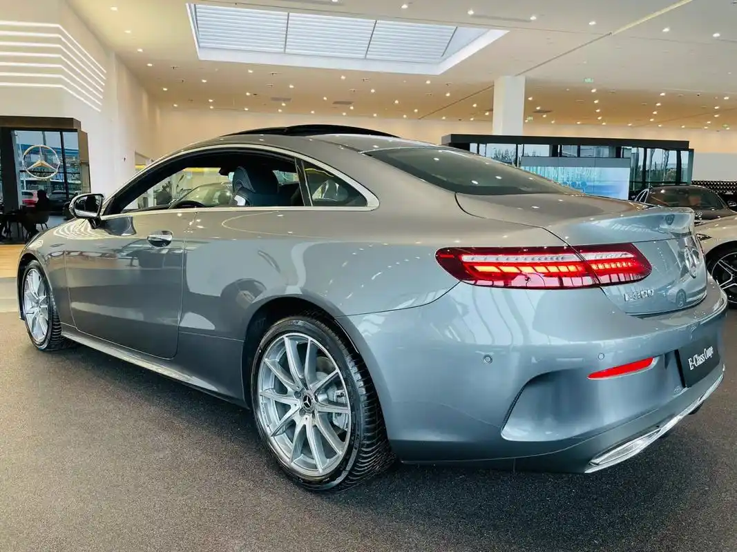 2023进口奔驰e300轿跑 月光石灰色 e300双门四座轿跑,992月光石灰色