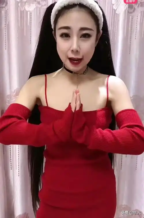 雪姐吴迪老婆文静,可以说是一个完美女人,无论是样貌还是身材均属上乘