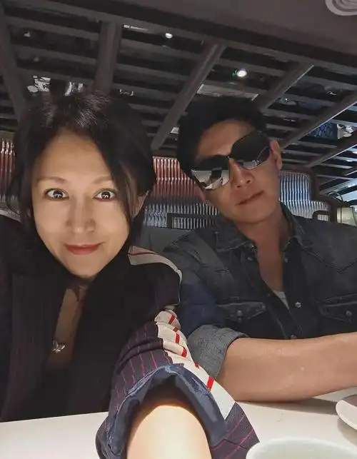 曝鲍蕾危机感重,才努力变优秀让老公信赖自己,颜值也向陆毅看齐