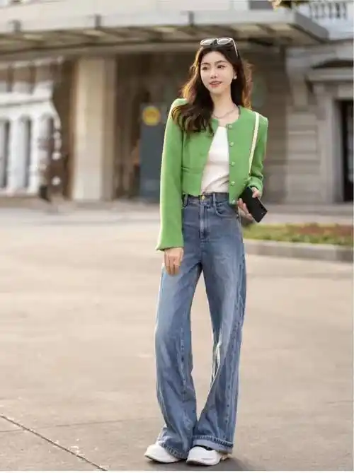 牛仔阔腿裤配什么上衣好看