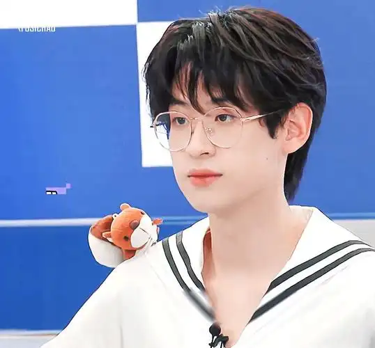 想求一下你心目中付思超最最最最可爱的图静动都行