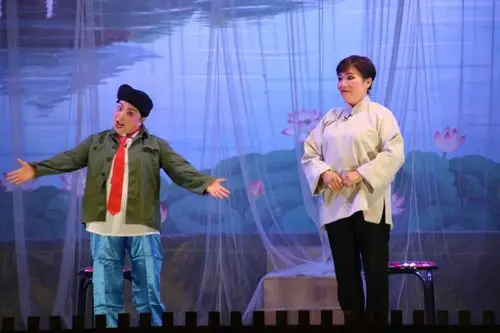 小品《傻子相亲》