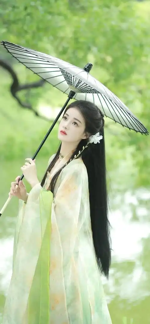 古装美女壁纸,是一种独特的艺术形式,将古代的美女形象以壁纸的形式