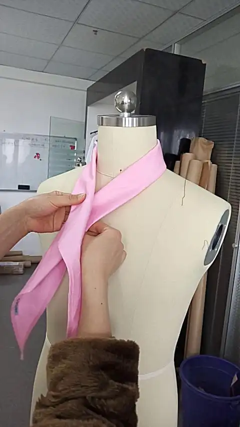 厨师服三角 领结怎么打?范妮采斯/爱斯坦来教您.mp4