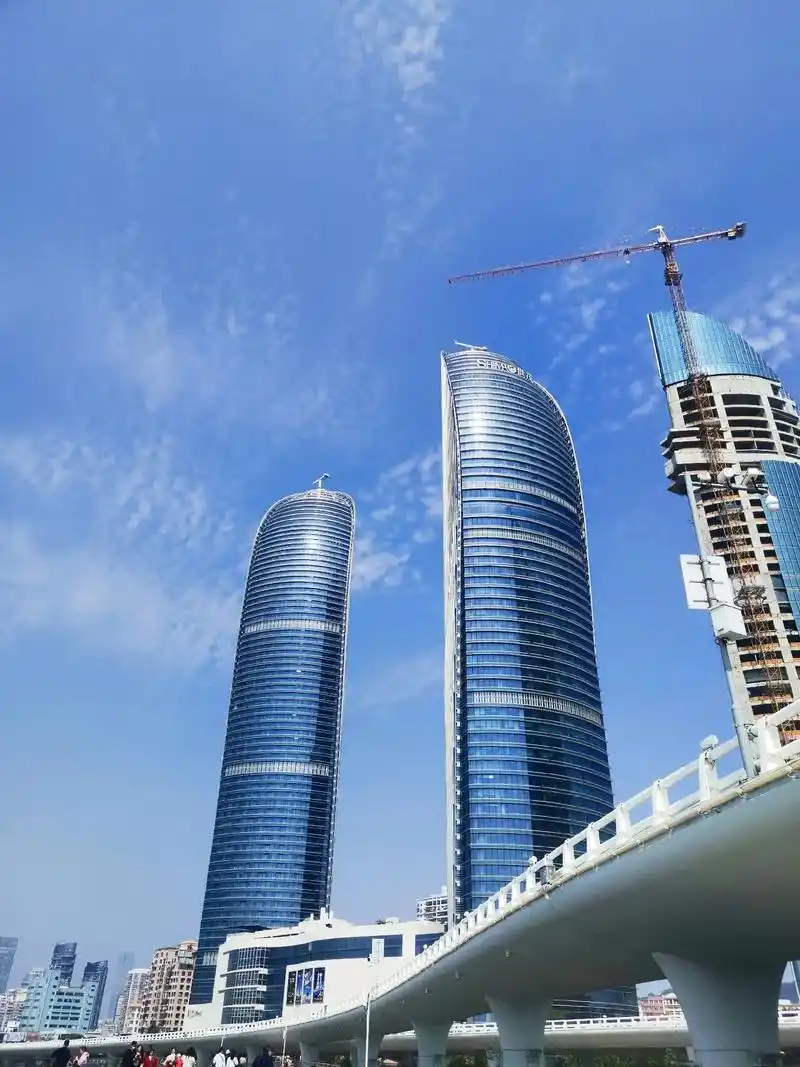 厦门双子塔.#图文伙伴计划 厦门世茂海峡大厦观光层位于大厦的 - 抖音