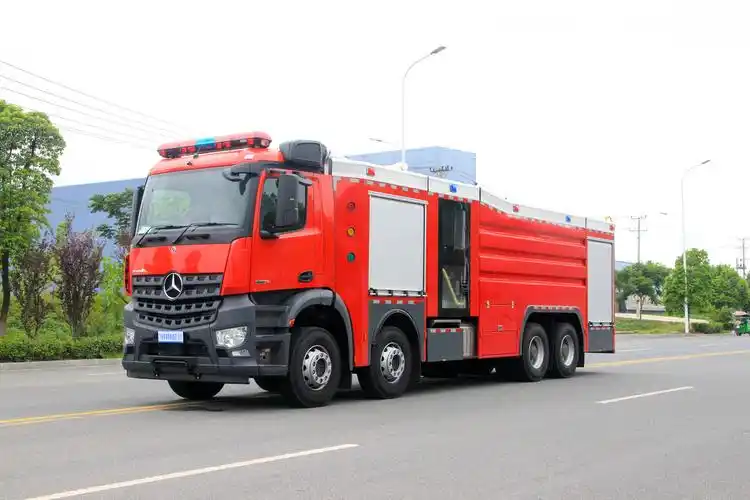 奔驰18吨泡沫消防车 - 消防队专用消防车 - 程力专用汽车股份有限公司