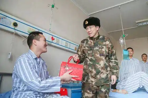 新春祝福暖融融,亲切关怀润兵心——武警新疆总队政委王爱国亲切看望