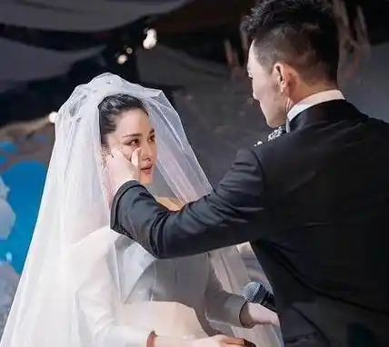 张馨予低调升级当妈,恢复清瘦身材与家人吃饭心情大好_何捷_祝福_网友